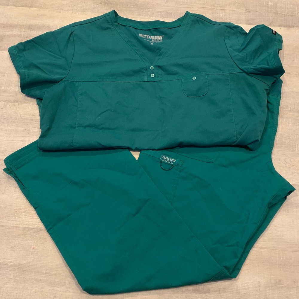 SCRUB SET! Greys Anatomy top :)